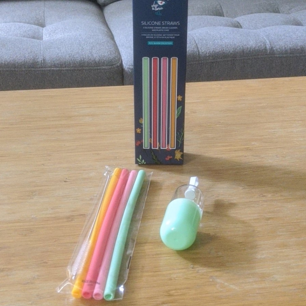 Chic and Tonic Reusable silicone straws (4) NWT